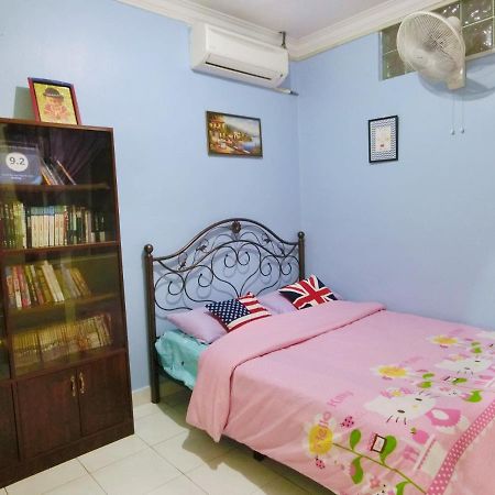 Little Family Homestay Malacca Exteriör bild