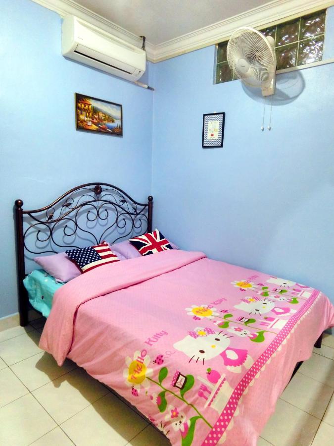 Little Family Homestay Malacca Exteriör bild