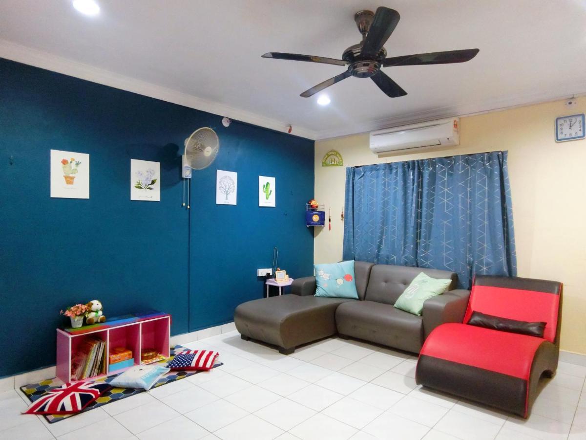 Little Family Homestay Malacca Exteriör bild