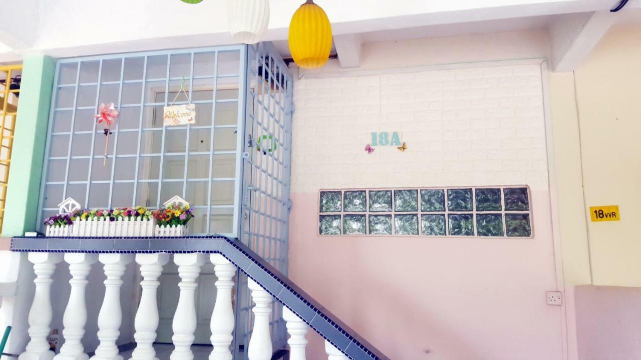 Little Family Homestay Malacca Exteriör bild
