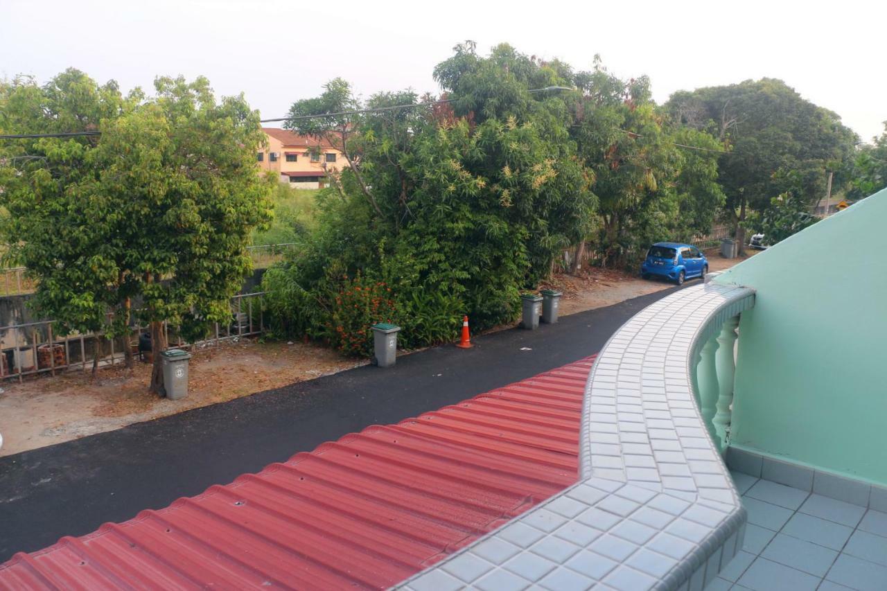 Little Family Homestay Malacca Exteriör bild