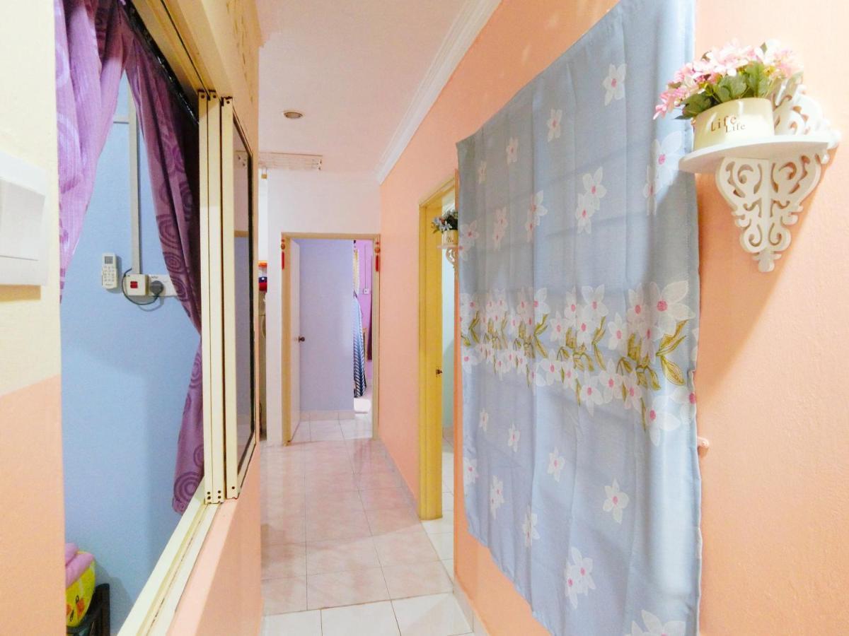 Little Family Homestay Malacca Exteriör bild