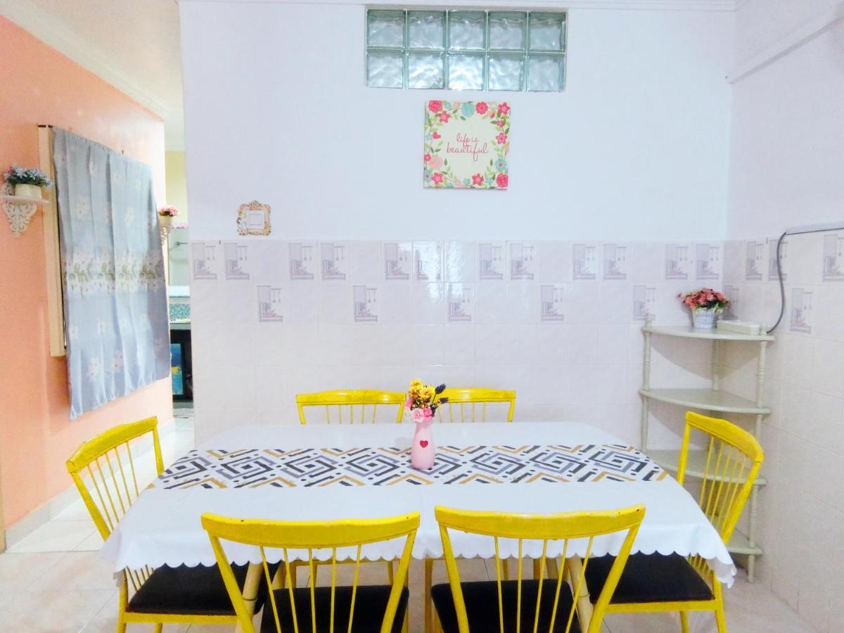 Little Family Homestay Malacca Exteriör bild
